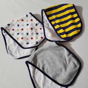 Gerber set of 3 Burp cloths washed not used. Located A 21